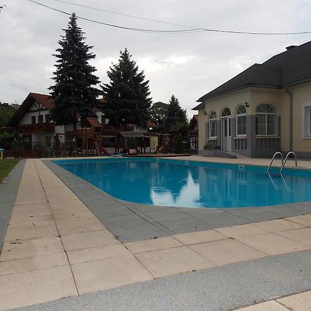 Hotel Family Balatonfoldvar Exterior photo