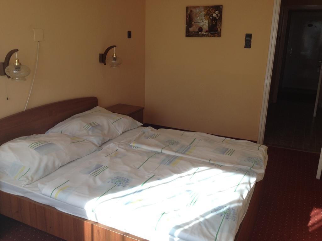Hotel Family Balatonfoldvar Room photo