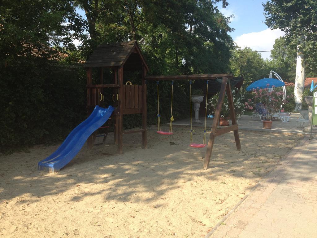 Hotel Family Balatonfoldvar Exterior photo