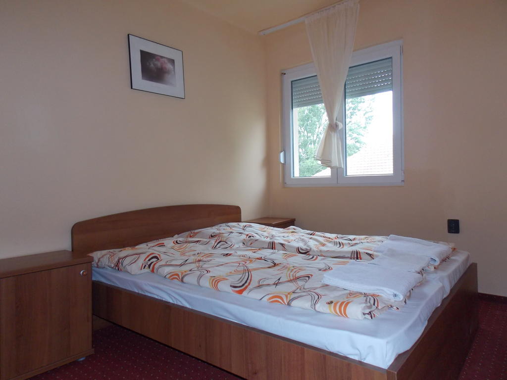 Hotel Family Balatonfoldvar Exterior photo